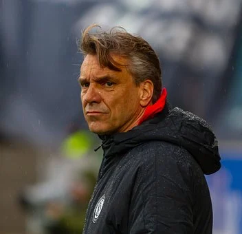 Why All European Coaches Wear Suit