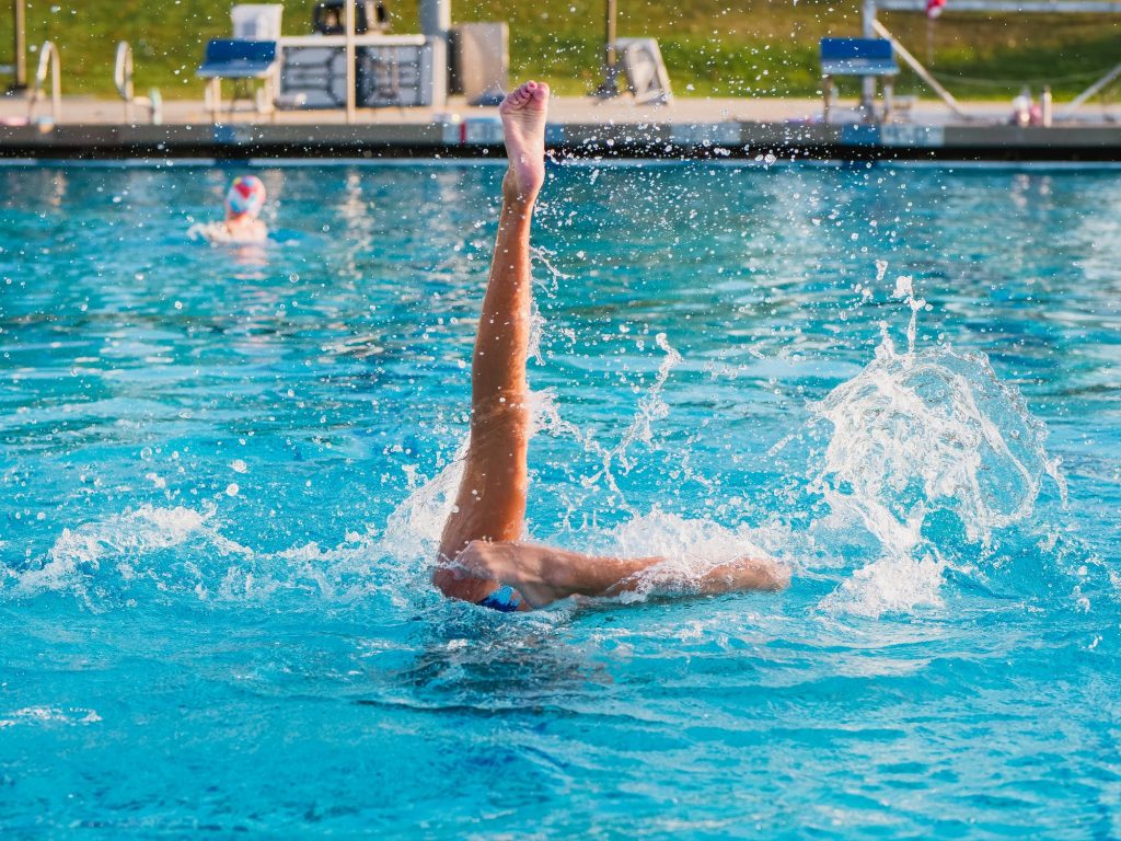 Learning to use your legs for swimming Swimming techniques