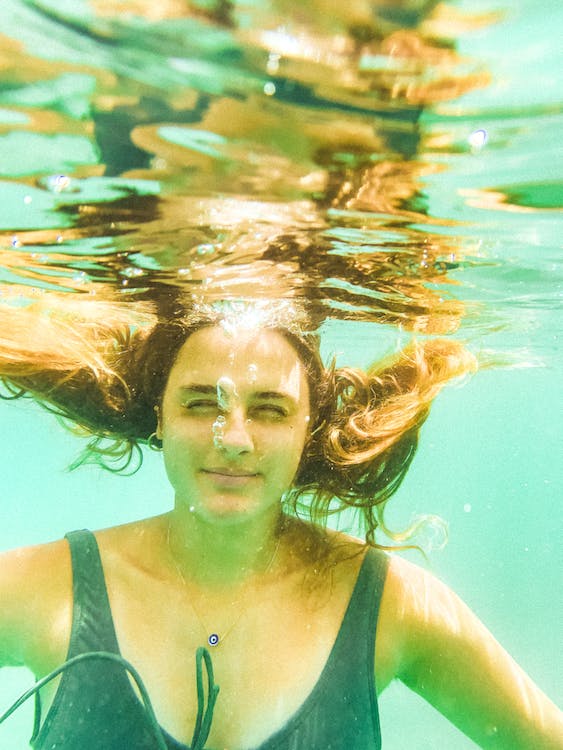 swimming pool chlorine odor