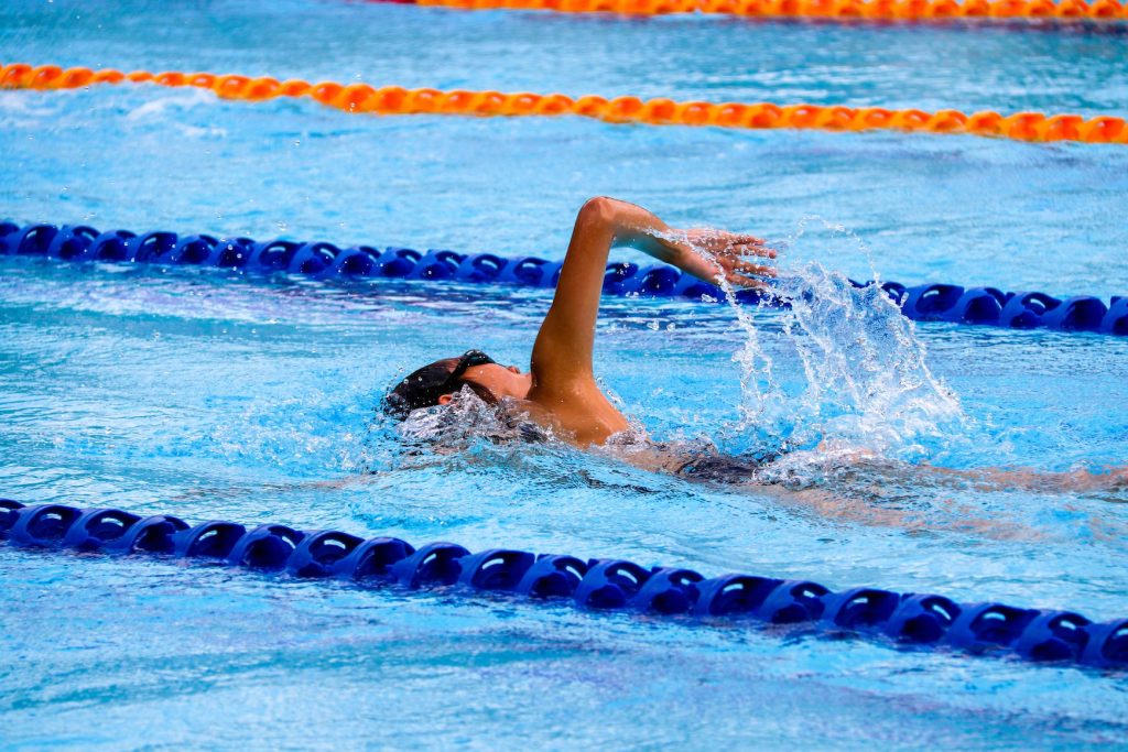 swimmer doing the freestyle swim stroke
