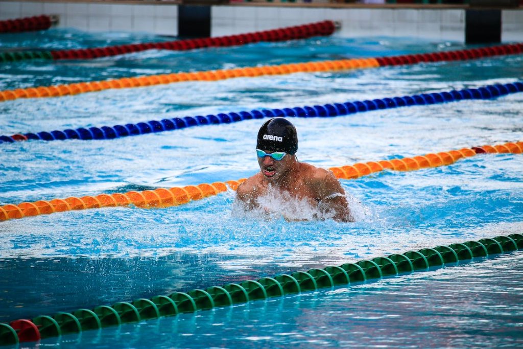 male swimmer doing the breaststroke technique
